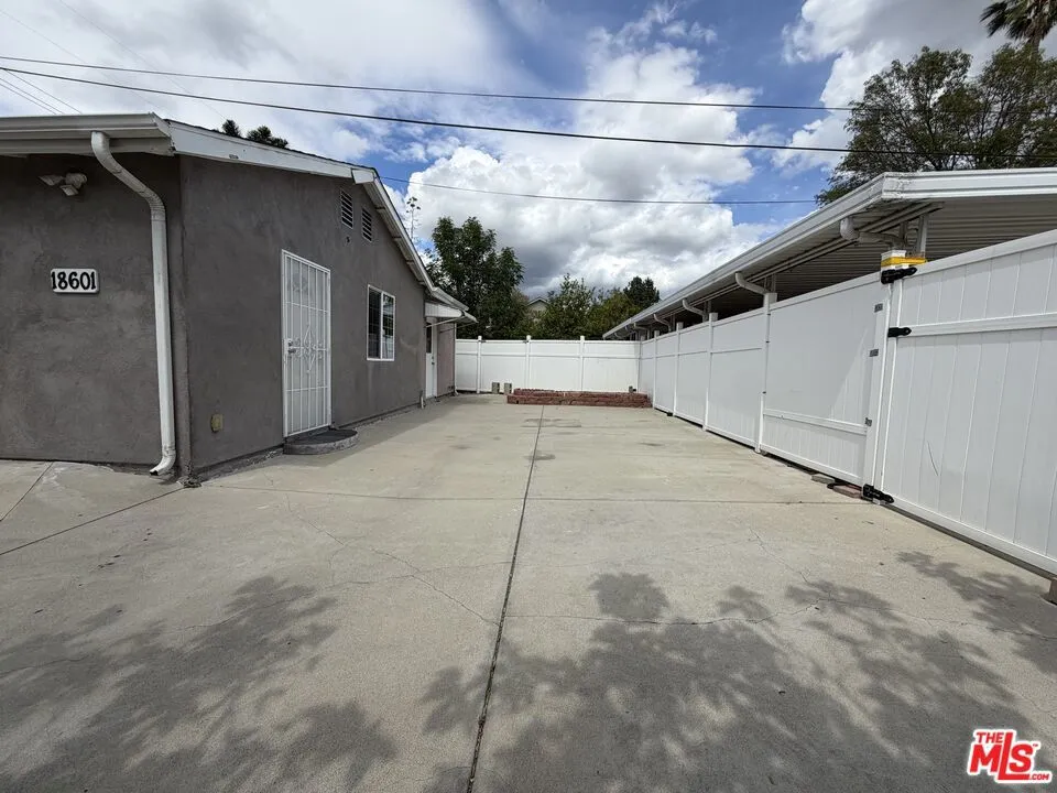 10401 Amigo Avenue Porter Ranch, CA 91326