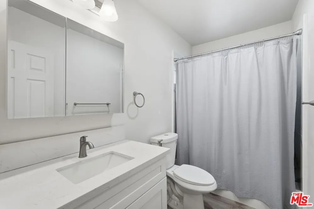 10401 Amigo Avenue Porter Ranch, CA 91326