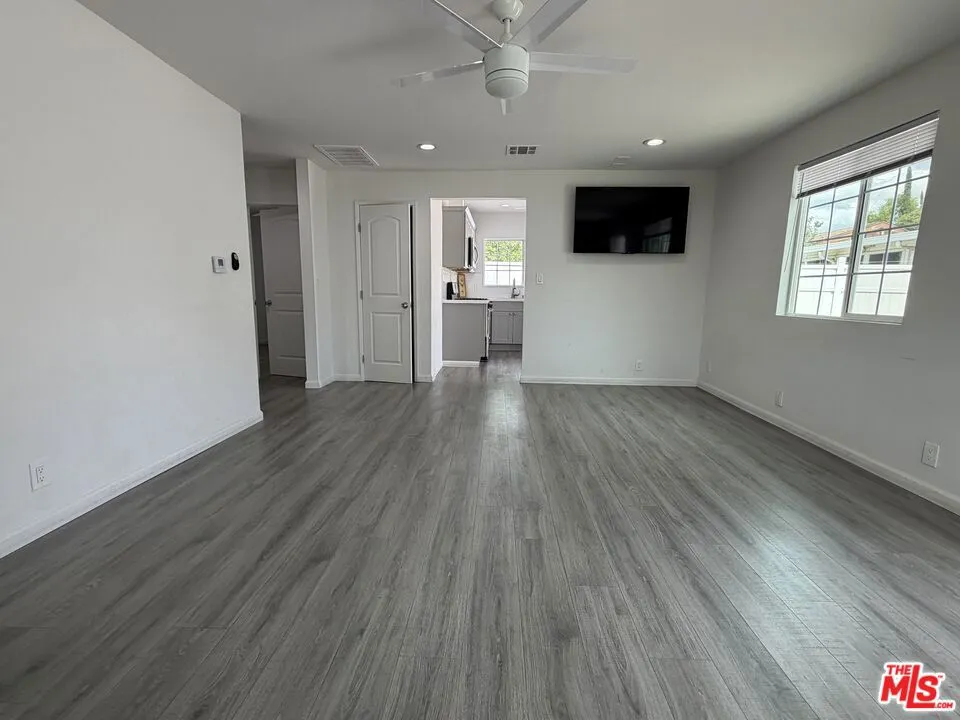 10401 Amigo Avenue Porter Ranch, CA 91326
