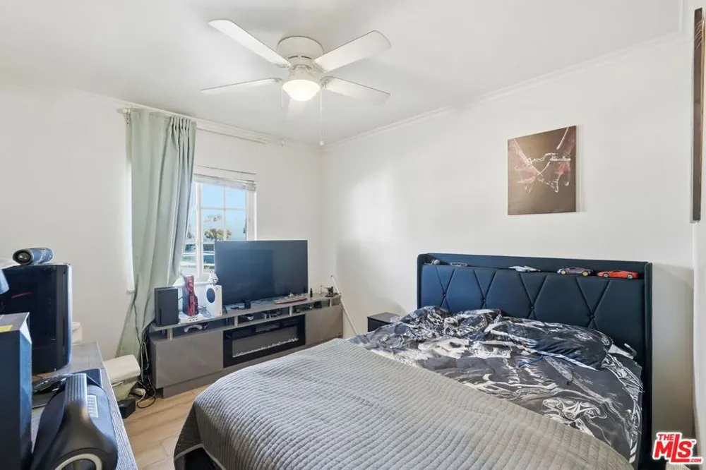 10401 Amigo Avenue Porter Ranch, CA 91326