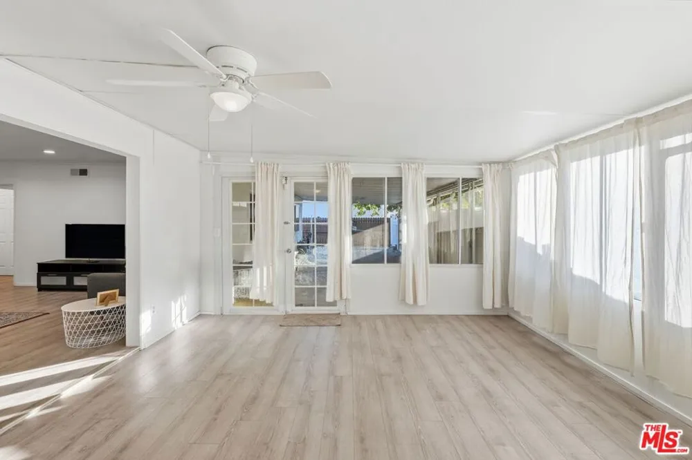 10401 Amigo Avenue Porter Ranch, CA 91326