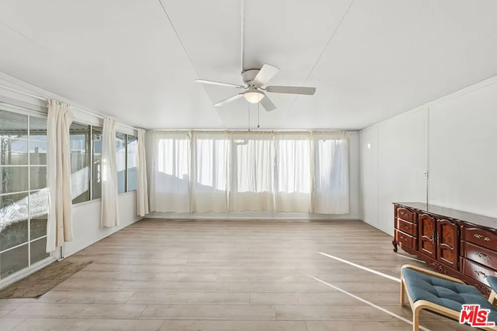 10401 Amigo Avenue Porter Ranch, CA 91326