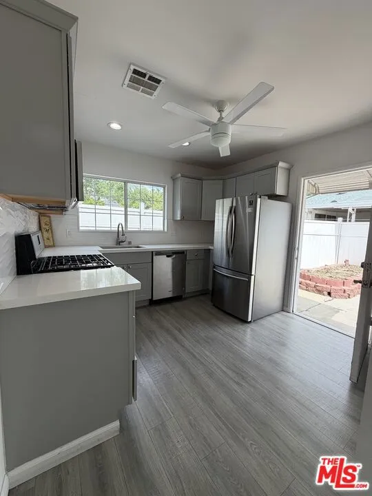 10401 Amigo Avenue Porter Ranch, CA 91326
