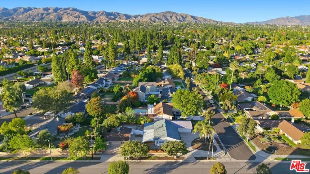 10401 Amigo Avenue Porter Ranch, CA 91326