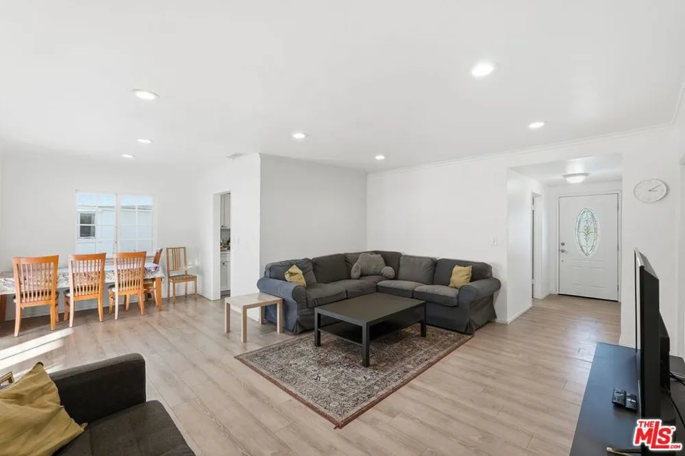 10401 Amigo Avenue Porter Ranch, CA 91326