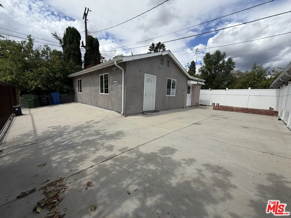 10401 Amigo Avenue Porter Ranch, CA 91326