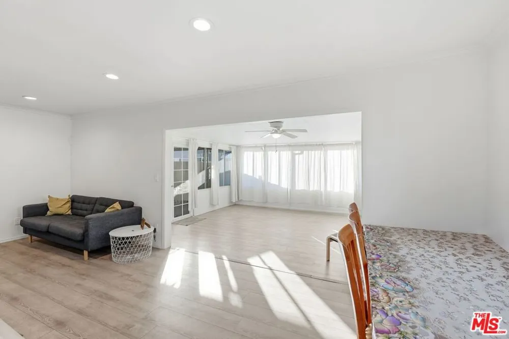 10401 Amigo Avenue Porter Ranch, CA 91326