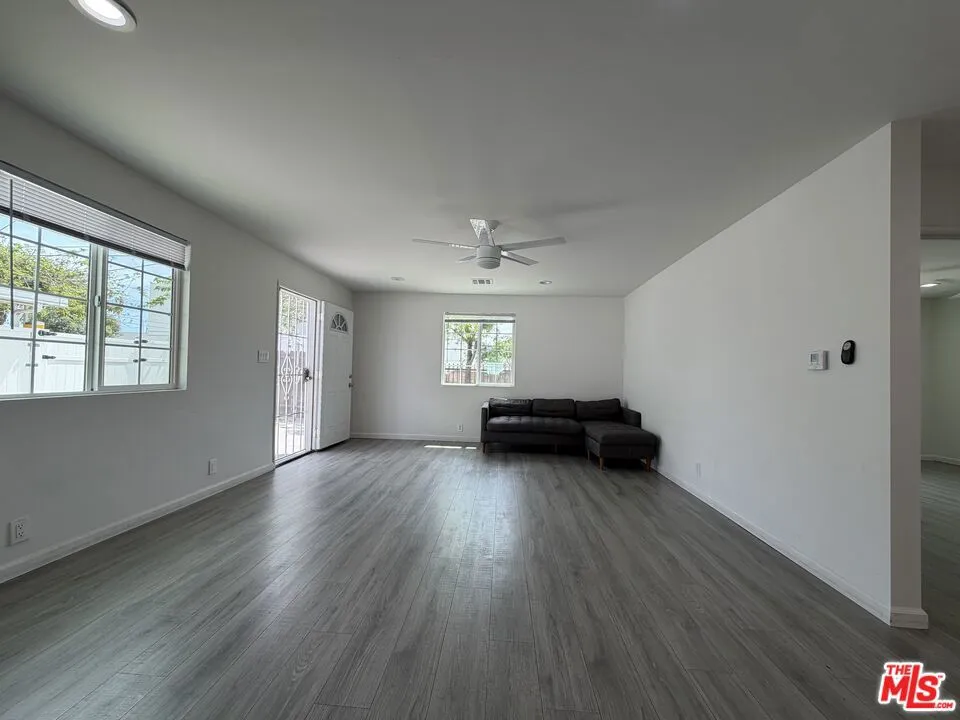 10401 Amigo Avenue Porter Ranch, CA 91326