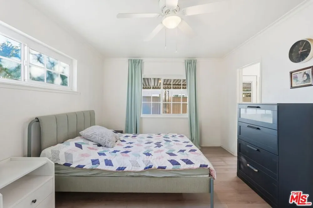 10401 Amigo Avenue Porter Ranch, CA 91326