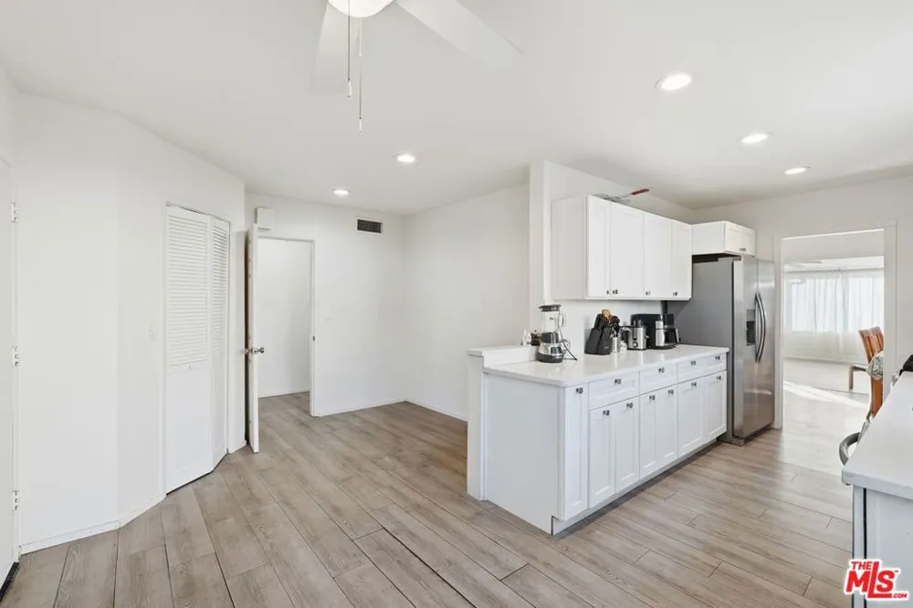 10401 Amigo Avenue Porter Ranch, CA 91326
