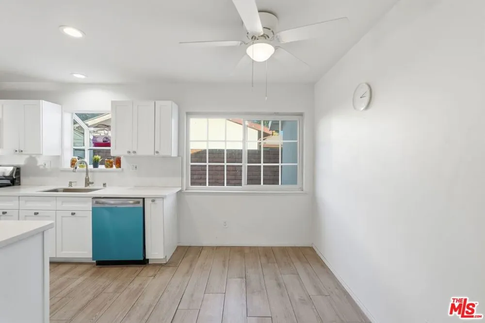 10401 Amigo Avenue Porter Ranch, CA 91326