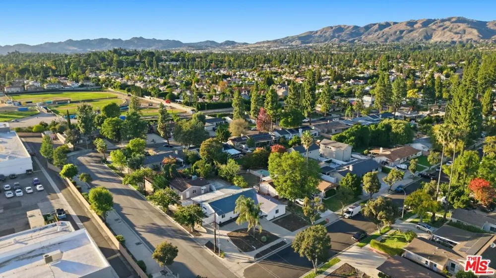 10401 Amigo Avenue Porter Ranch, CA 91326
