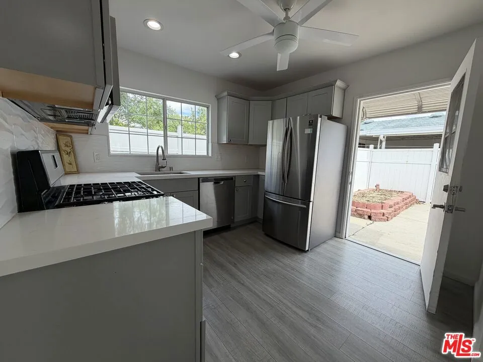 10401 Amigo Avenue Porter Ranch, CA 91326