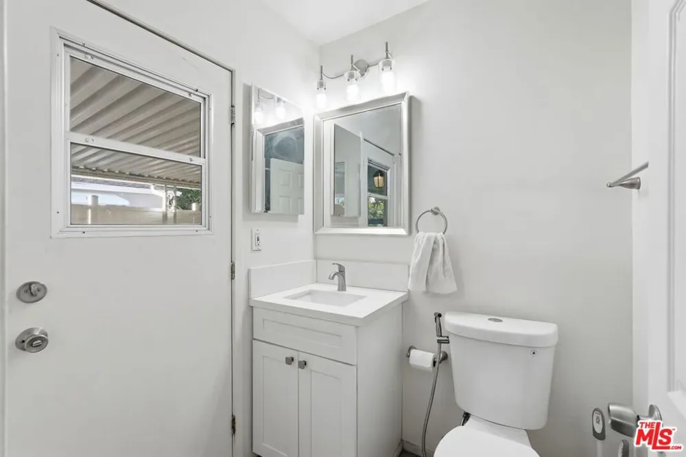 10401 Amigo Avenue Porter Ranch, CA 91326