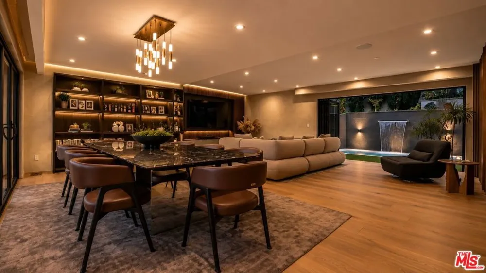 8721 Sunset Plaza Terrace West Hollywood, CA 90069