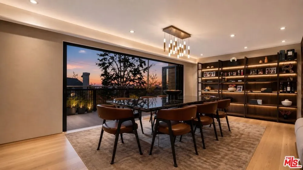 8721 Sunset Plaza Terrace West Hollywood, CA 90069