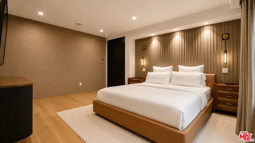8721 Sunset Plaza Terrace West Hollywood, CA 90069