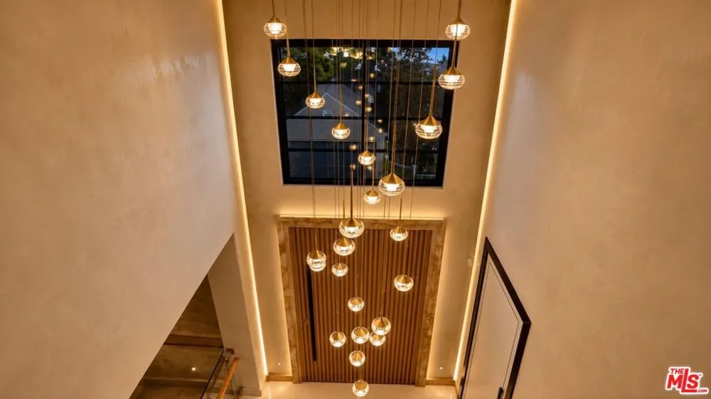 8721 Sunset Plaza Terrace West Hollywood, CA 90069