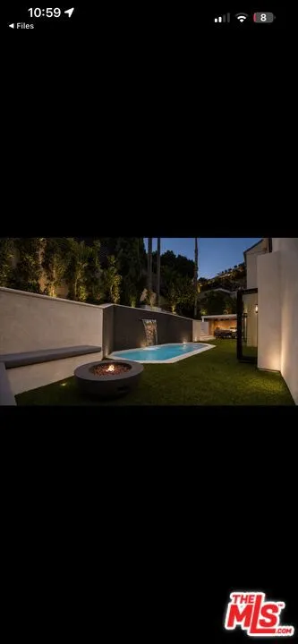 8721 Sunset Plaza Terrace West Hollywood, CA 90069