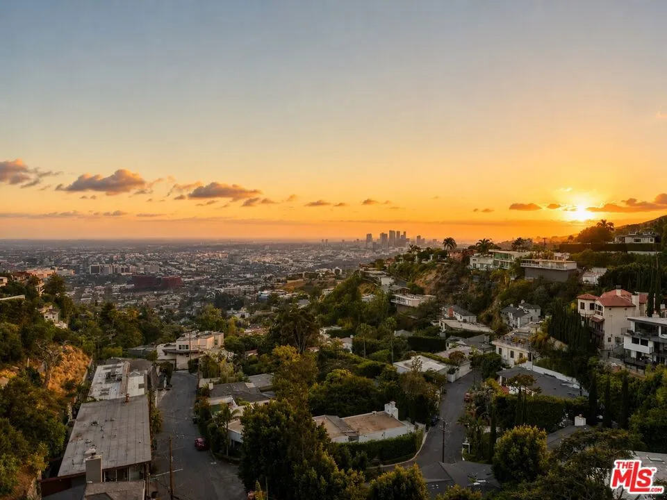 8721 Sunset Plaza Terrace West Hollywood, CA 90069