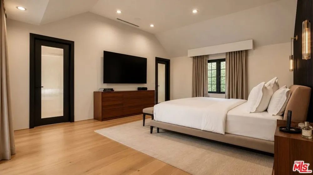 8721 Sunset Plaza Terrace West Hollywood, CA 90069
