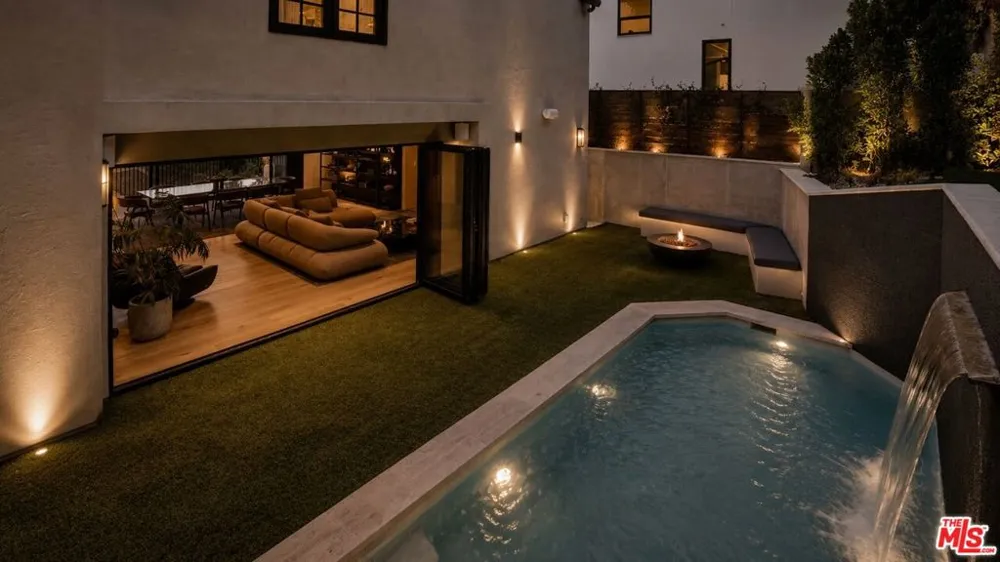 8721 Sunset Plaza Terrace West Hollywood, CA 90069
