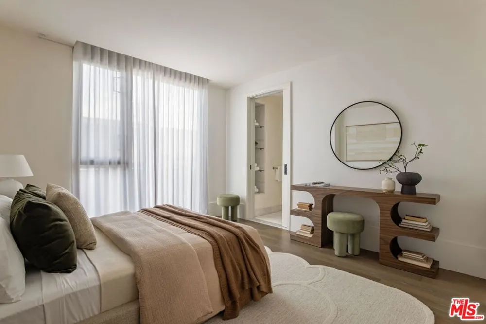 8420 W Sunset Boulevard #607 West Hollywood, CA 90069