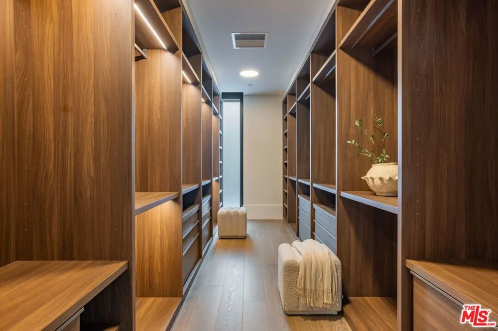 8420 W Sunset Boulevard #607 West Hollywood, CA 90069