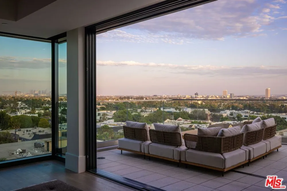 8420 W Sunset Boulevard #607 West Hollywood, CA 90069