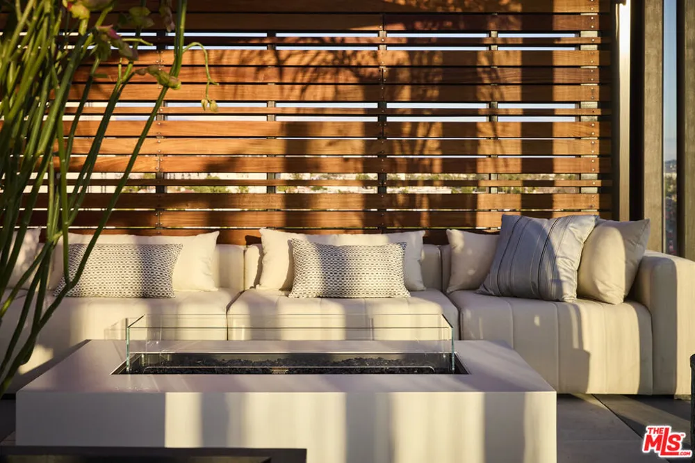 8420 W Sunset Boulevard #607 West Hollywood, CA 90069