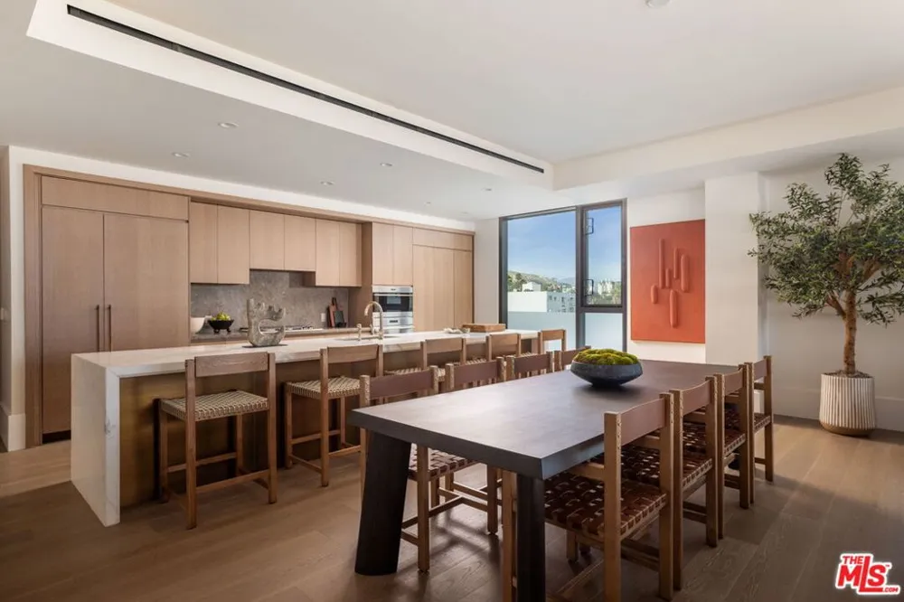 8420 W Sunset Boulevard #607 West Hollywood, CA 90069