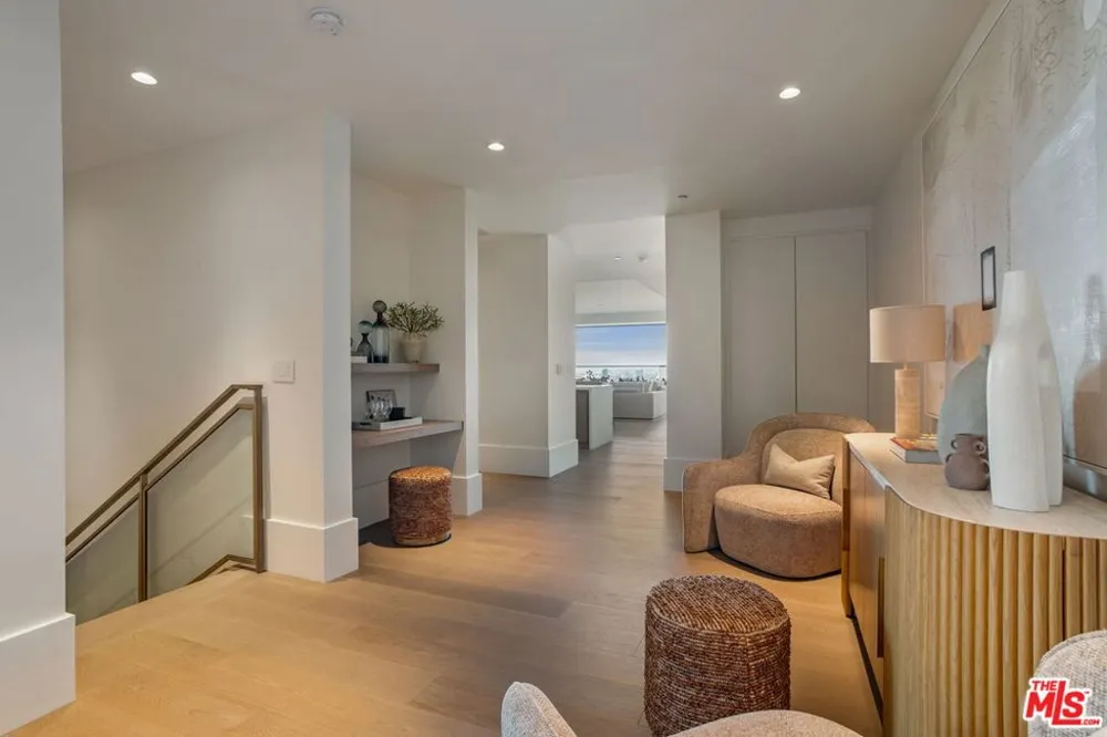 8420 W Sunset Boulevard #607 West Hollywood, CA 90069