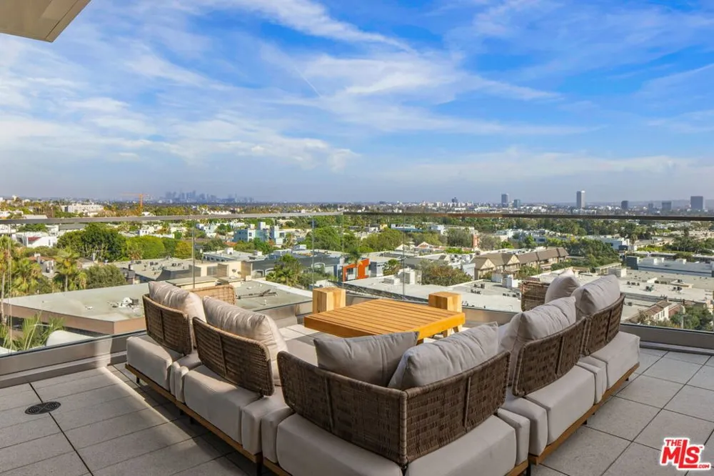 8420 W Sunset Boulevard #607 West Hollywood, CA 90069