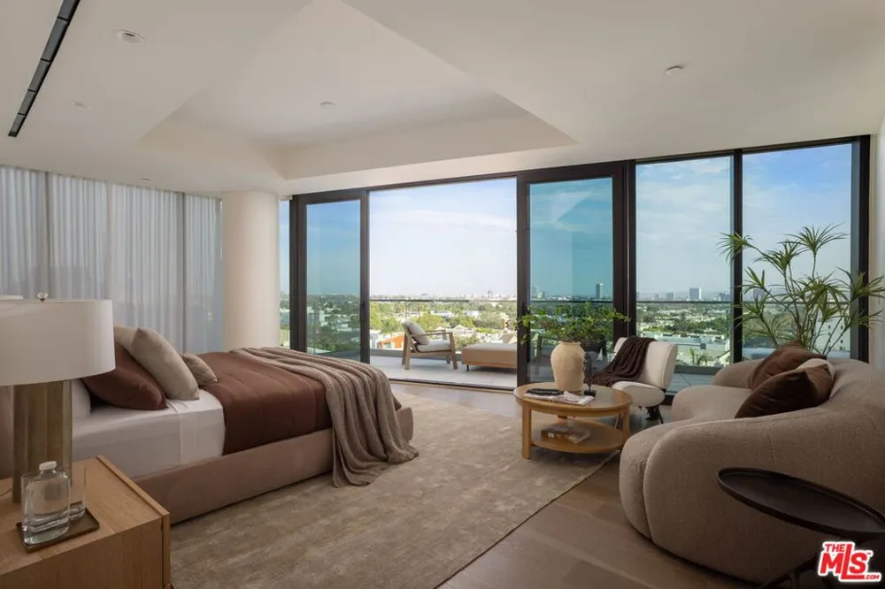 8420 W Sunset Boulevard #607 West Hollywood, CA 90069