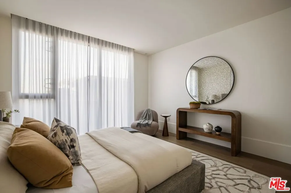 8420 W Sunset Boulevard #607 West Hollywood, CA 90069