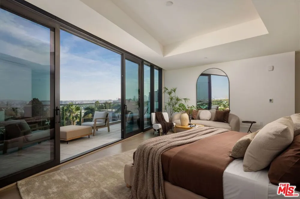 8420 W Sunset Boulevard #607 West Hollywood, CA 90069