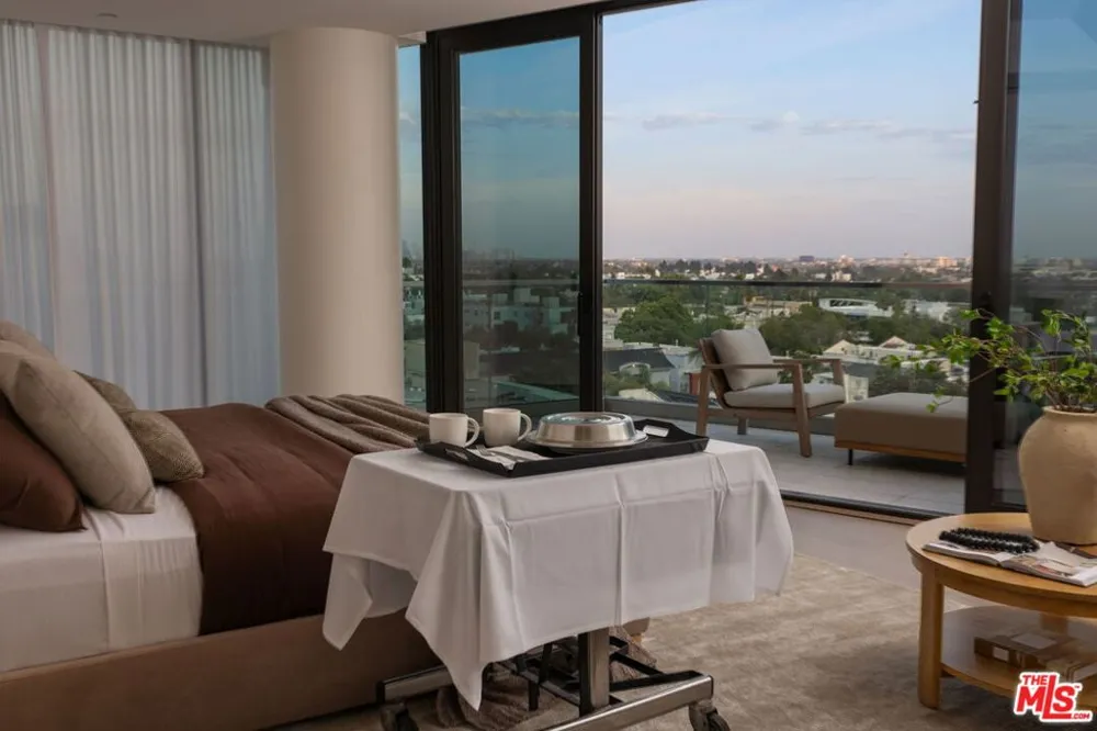8420 W Sunset Boulevard #607 West Hollywood, CA 90069