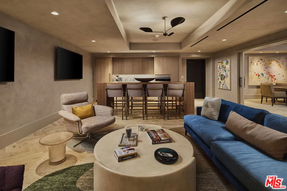 8420 W Sunset Boulevard #607 West Hollywood, CA 90069