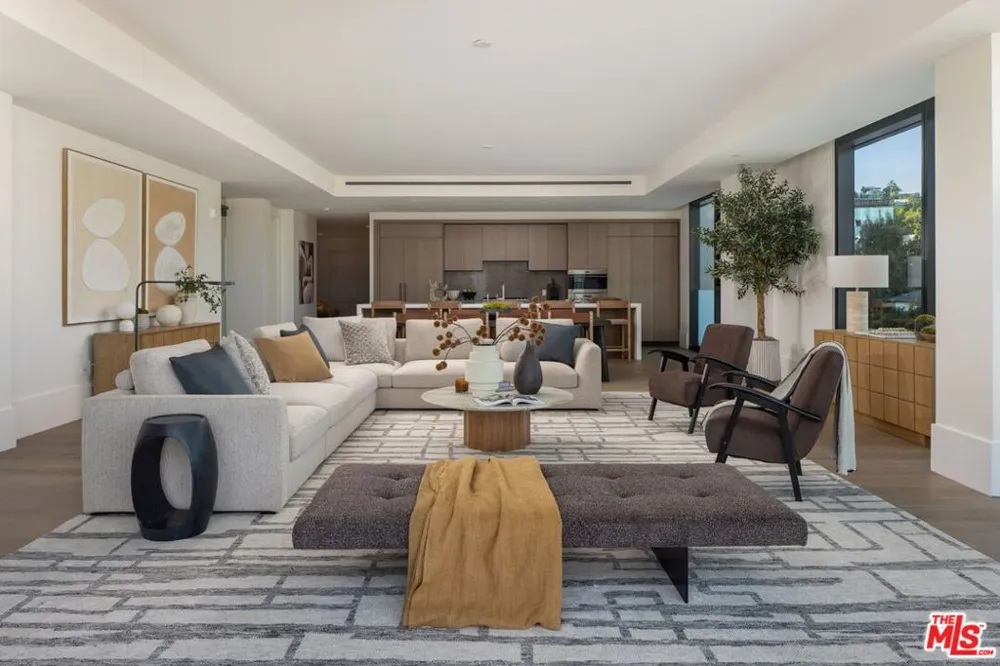 8420 W Sunset Boulevard #607 West Hollywood, CA 90069