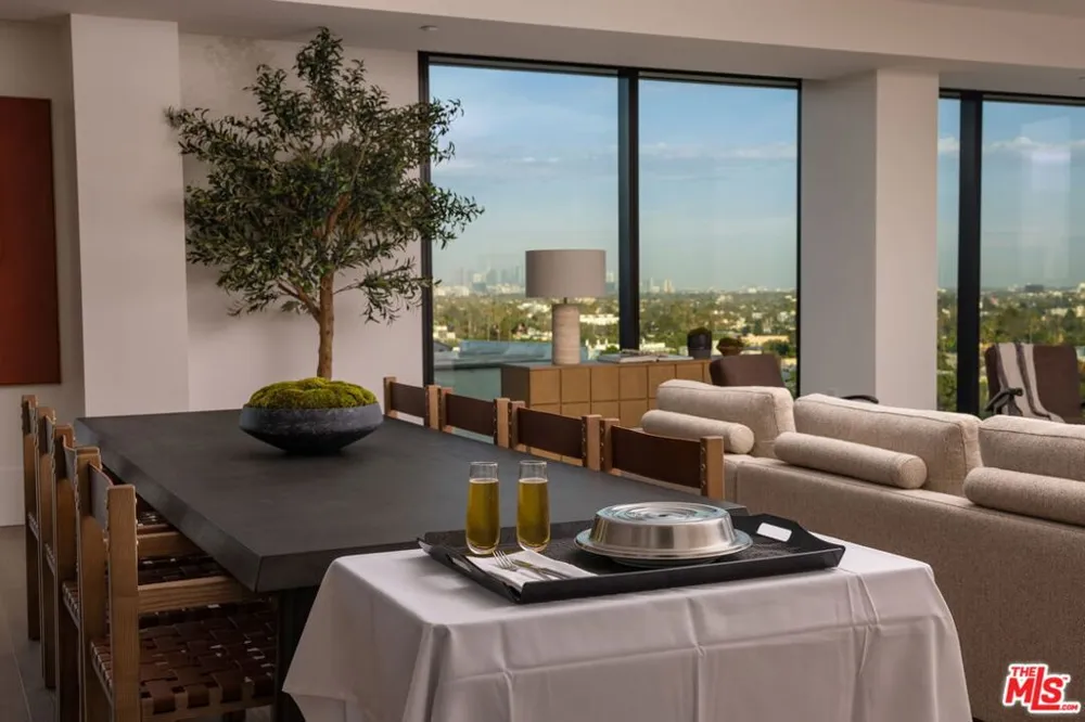 8420 W Sunset Boulevard #607 West Hollywood, CA 90069