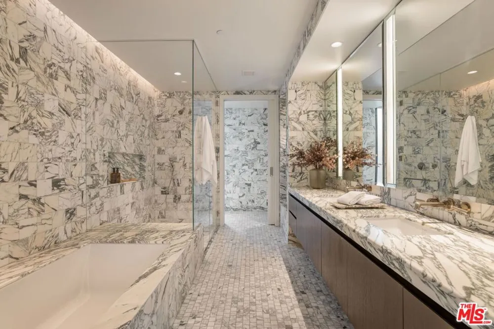 8420 W Sunset Boulevard #607 West Hollywood, CA 90069