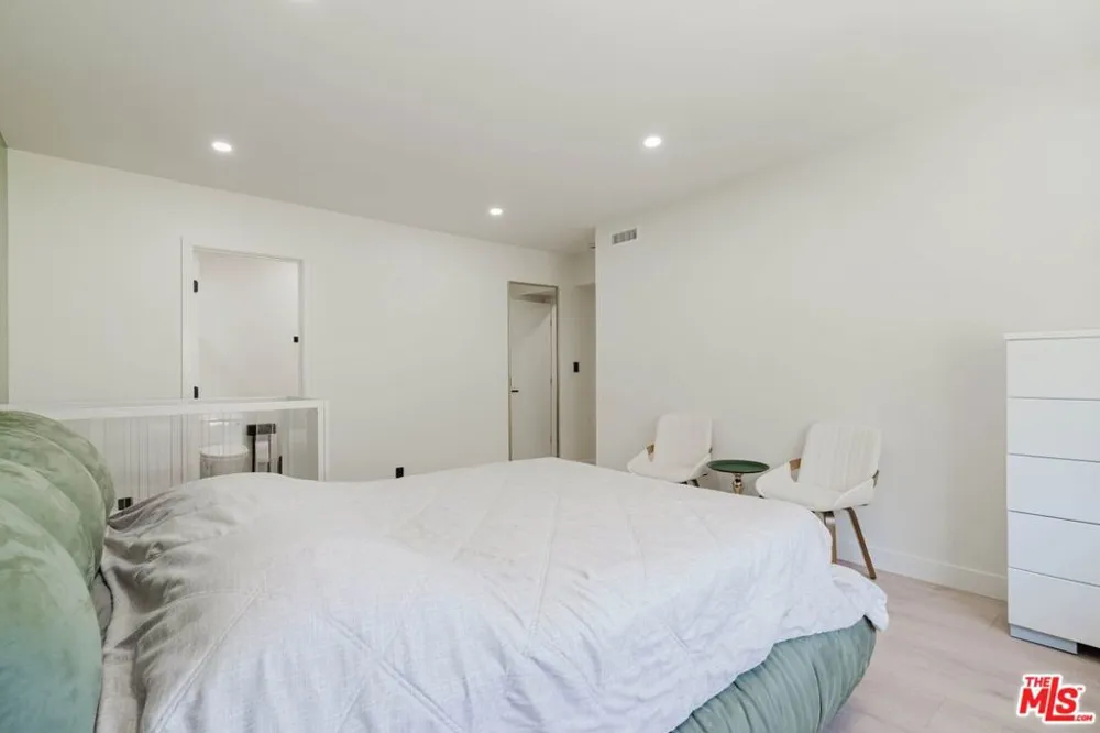 9659 Via Torino #149 Burbank, CA 91504