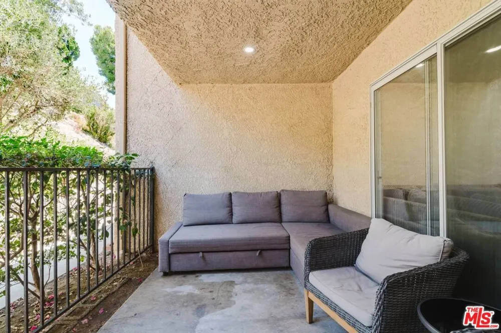 9659 Via Torino #149 Burbank, CA 91504