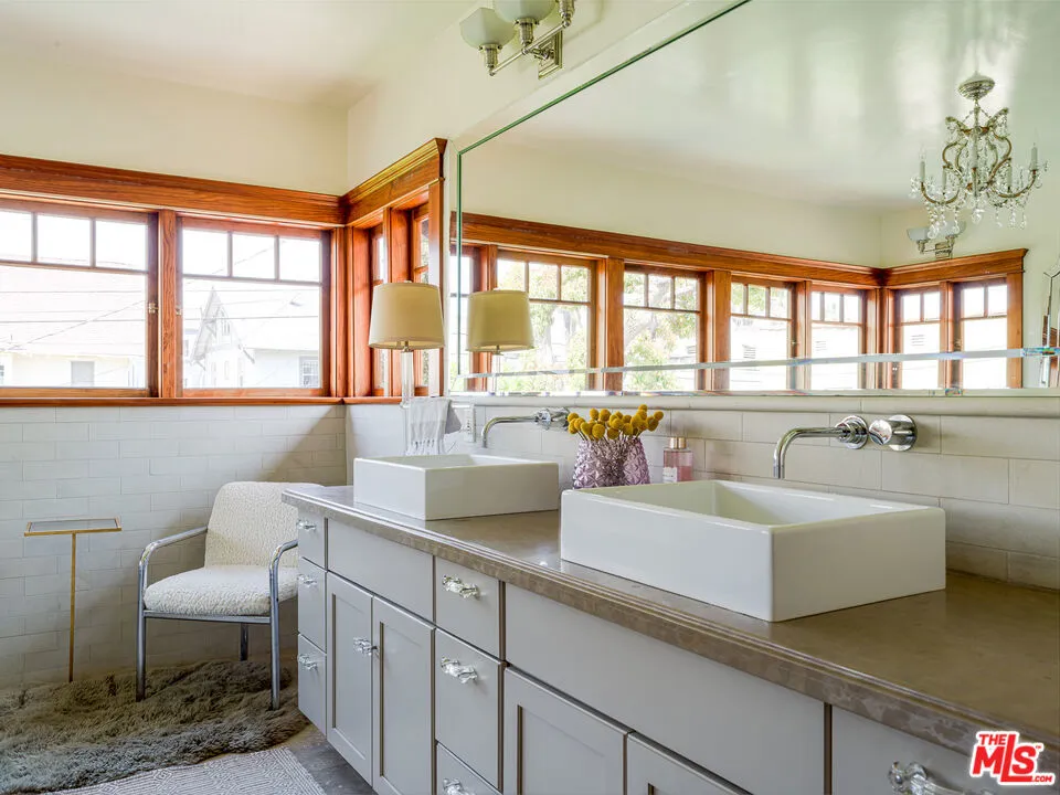 1716 S Hobart Boulevard Los Angeles, CA 90006