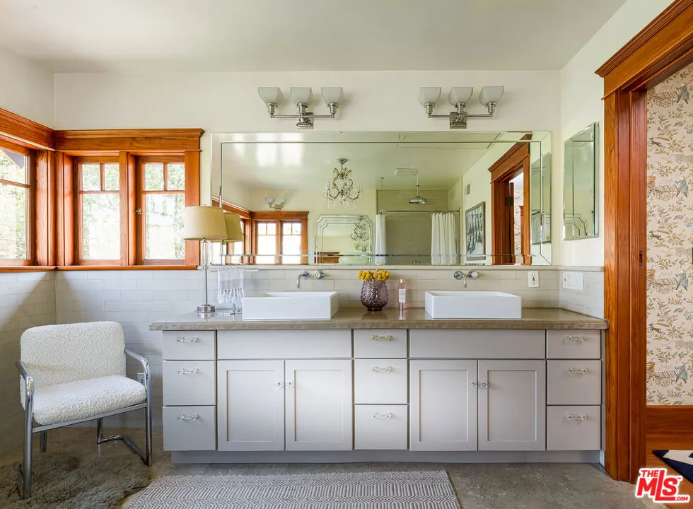 1716 S Hobart Boulevard Los Angeles, CA 90006