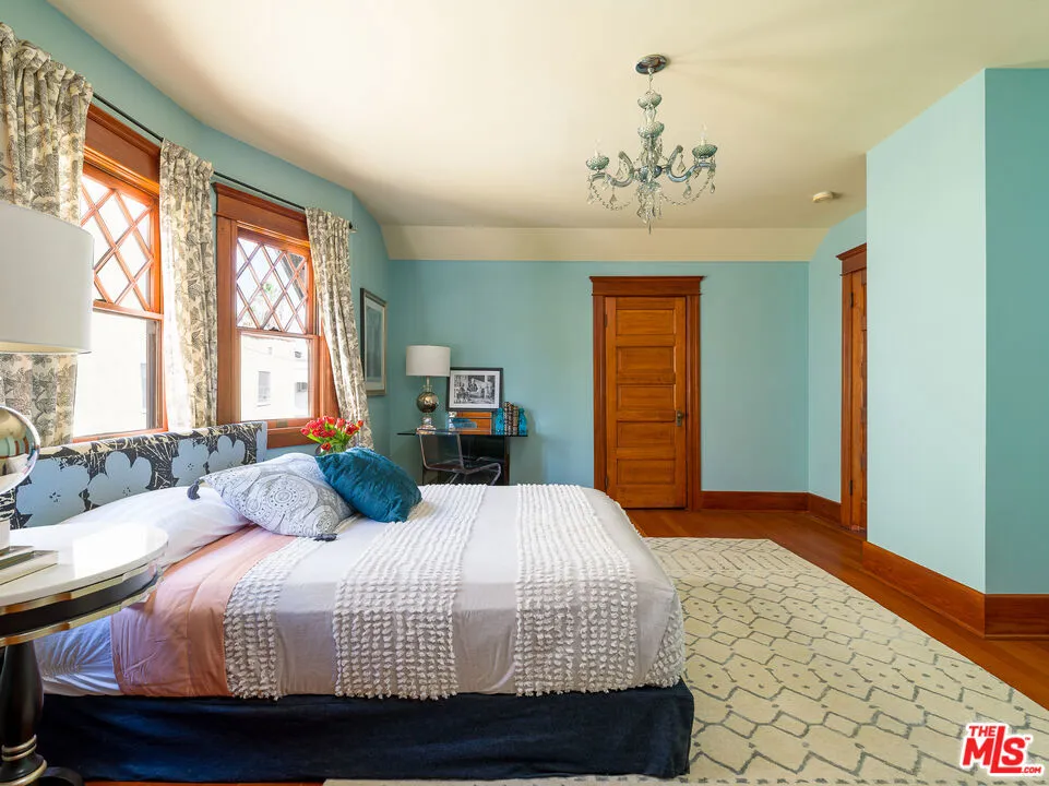 1716 S Hobart Boulevard Los Angeles, CA 90006