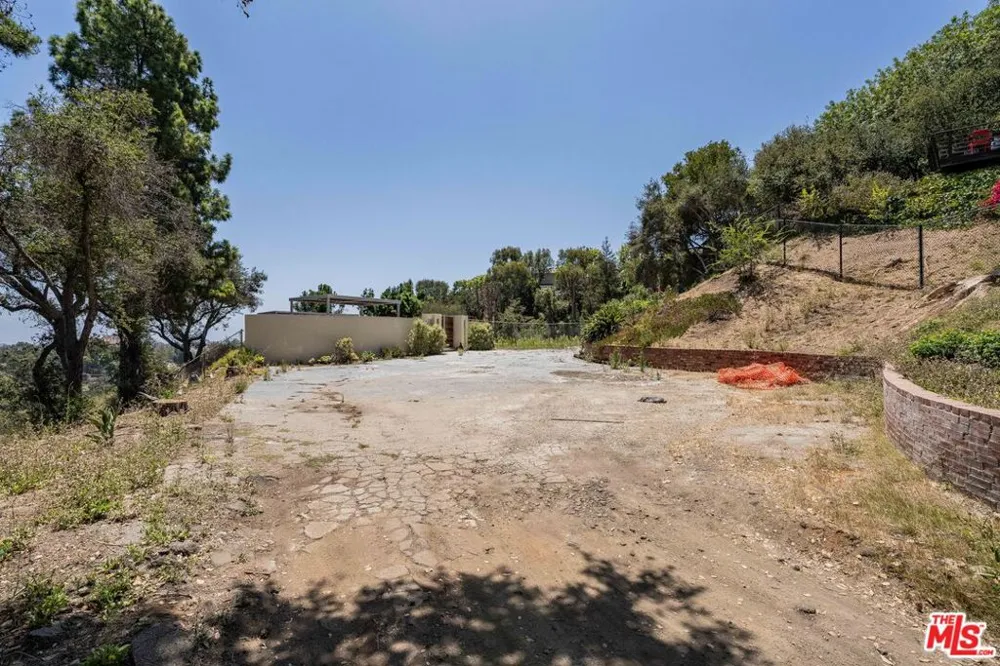1032 El Medio Avenue Pacific Palisades, CA 90272