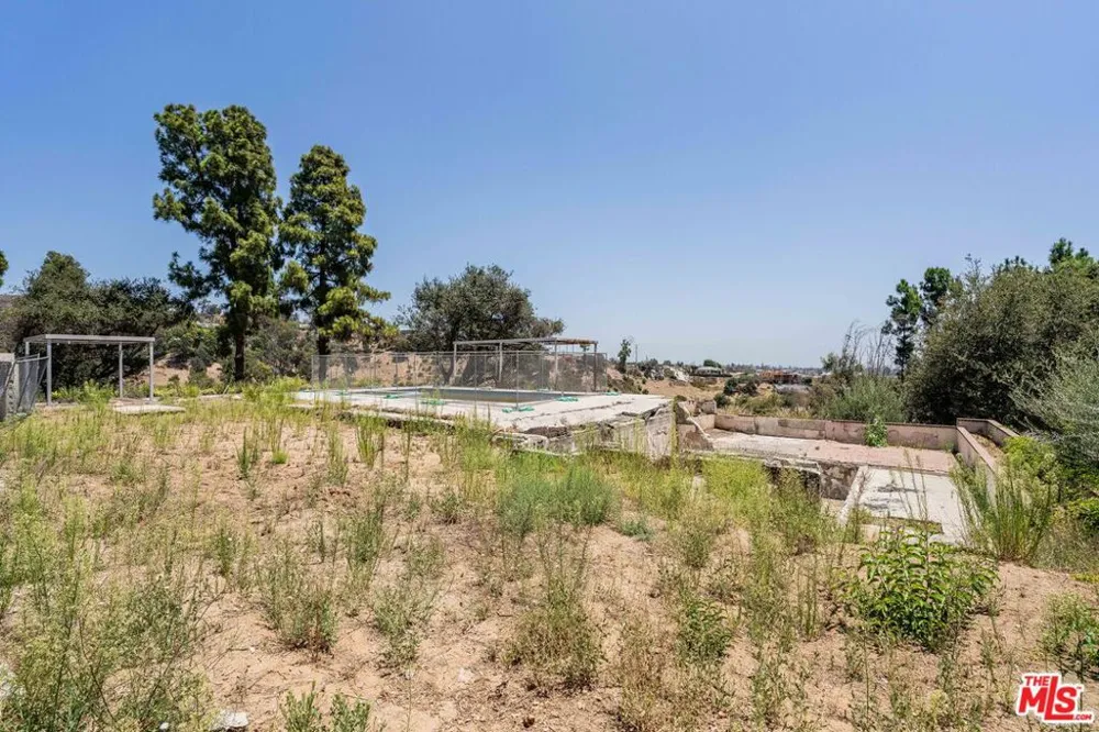 1032 El Medio Avenue Pacific Palisades, CA 90272