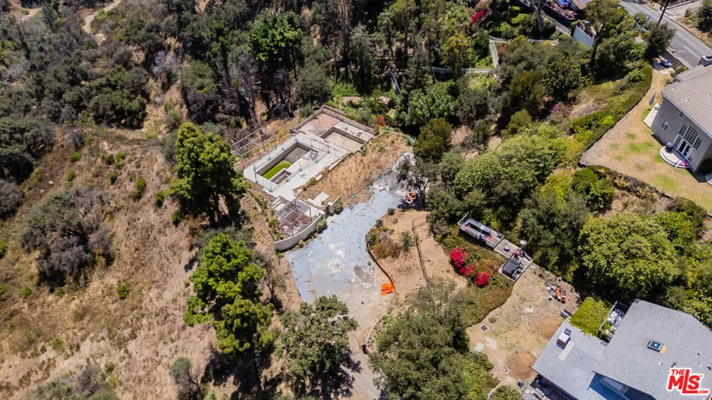 1032 El Medio Avenue Pacific Palisades, CA 90272