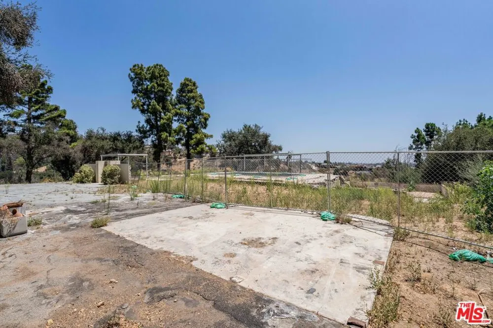 1032 El Medio Avenue Pacific Palisades, CA 90272